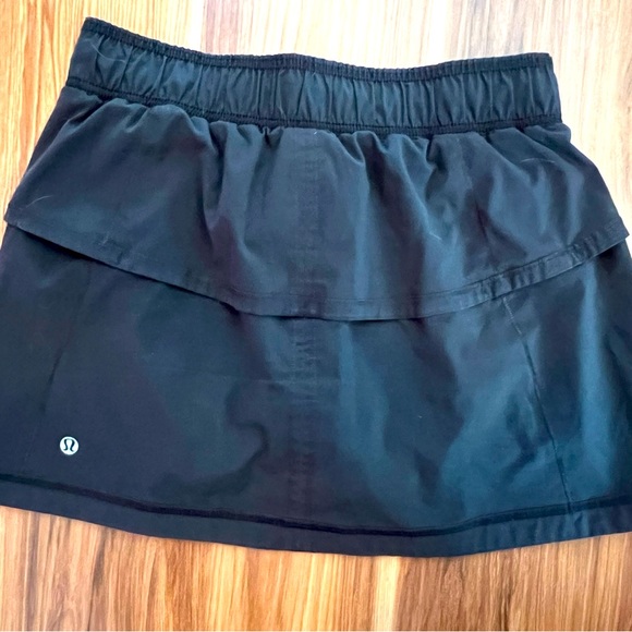Lululemon Black Skirt. Size 4 - Picture 1 of 4
